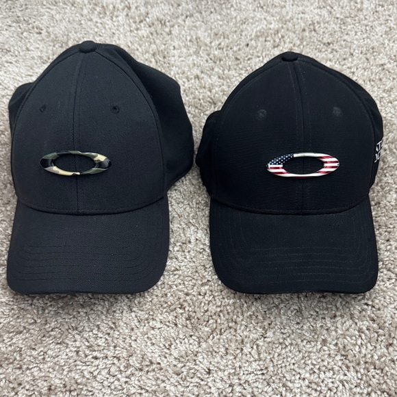 Oakley Black Caps with Logo Accents x 2 - Picture 1 of 4